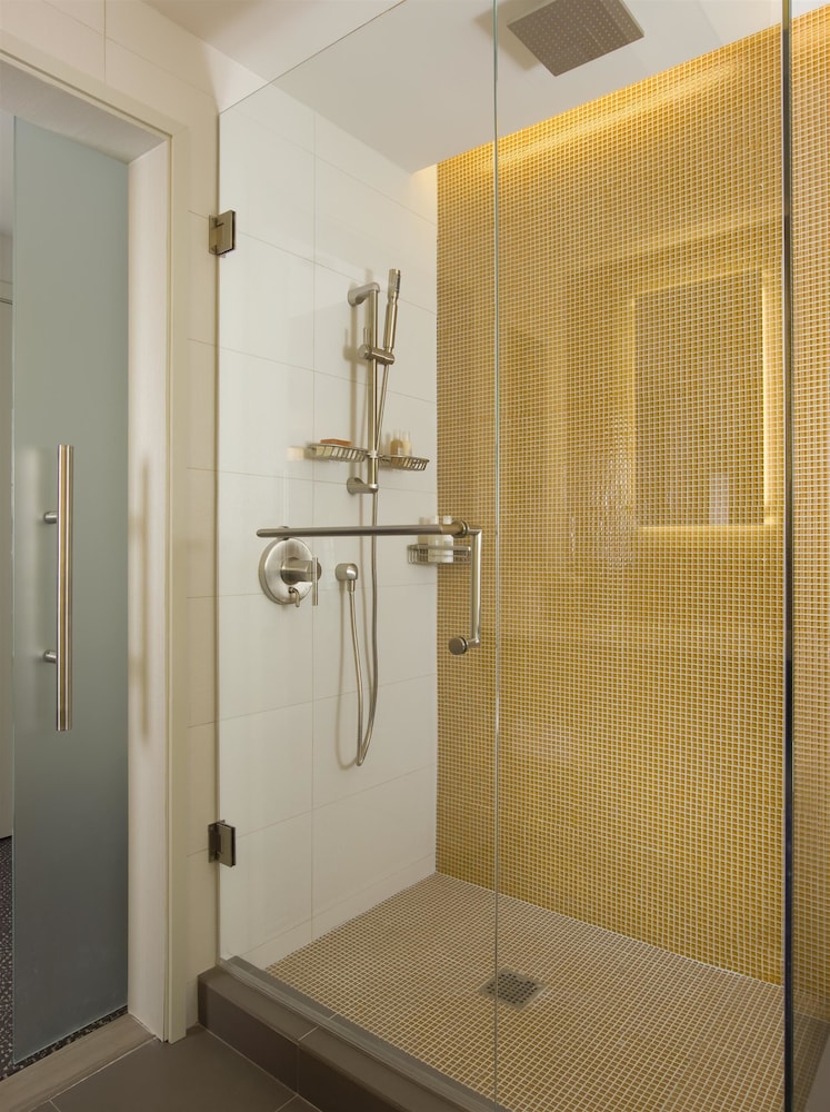 Hotel Breakwater South Beach 50/50