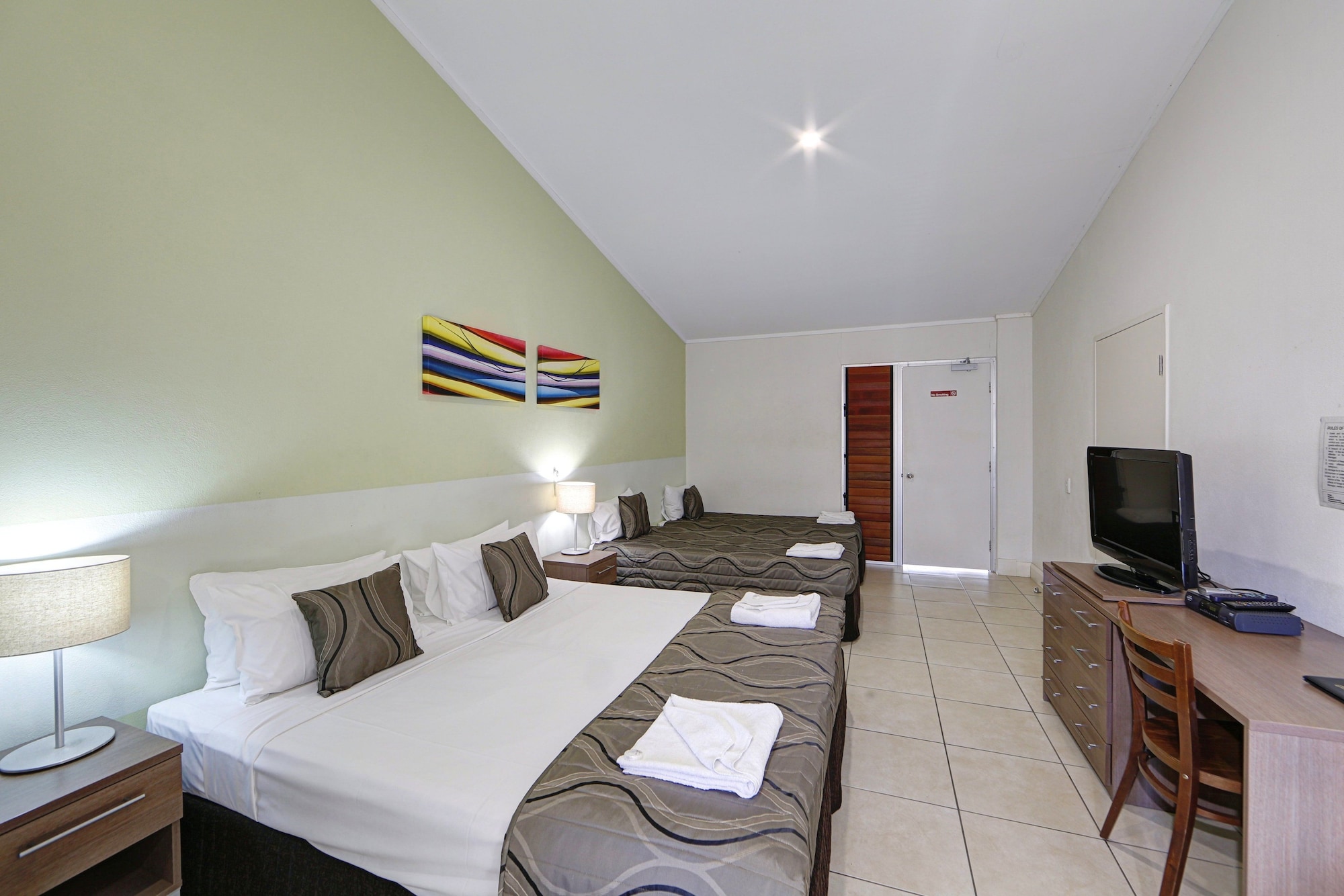 Motel, Twin Beds, King Bed