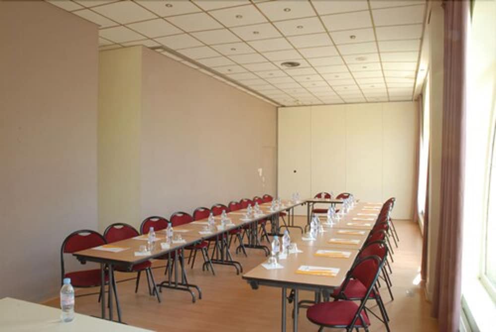 Hotel F1 Cergy Pontoise 44/49