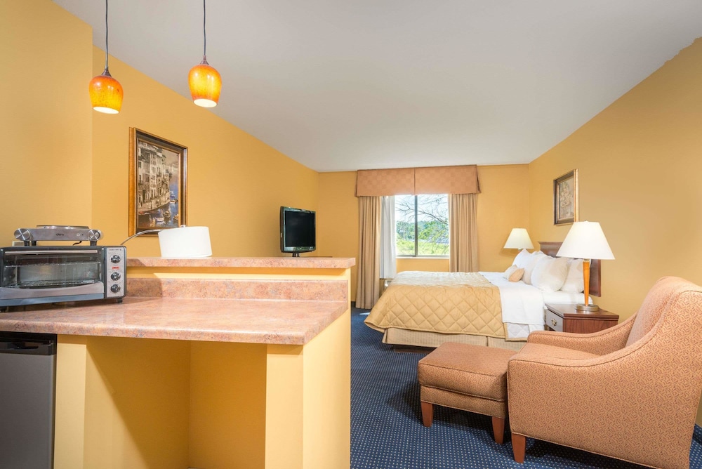 Ramada by Wyndham Catlettsburg/Ashland 8/35