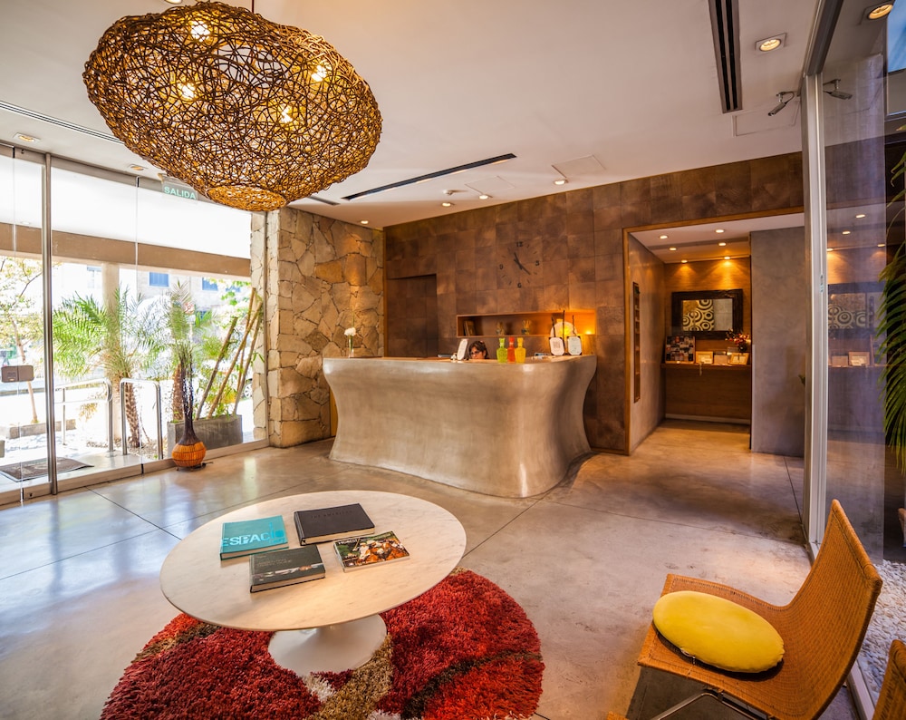 Mine Hotel Boutique 8/69