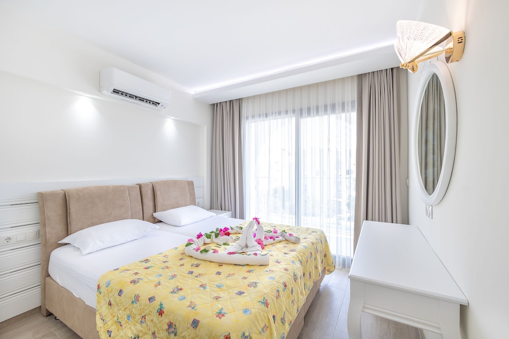 Suite, King Bed, City View, Sofa