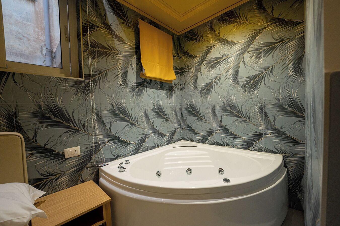 Victorian, Exclusive, Studio, Suite, Hot Tub, Annex، B&B Le 4 Stagioni Dante's Suites 4/4