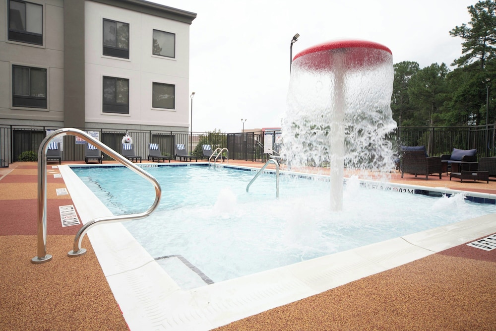 Four Points by Sheraton Fayetteville Fort Liberty 38/41