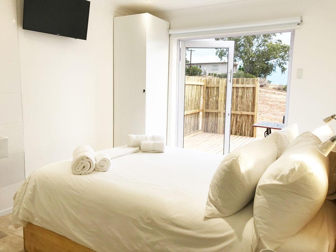 Petite, Double Bed