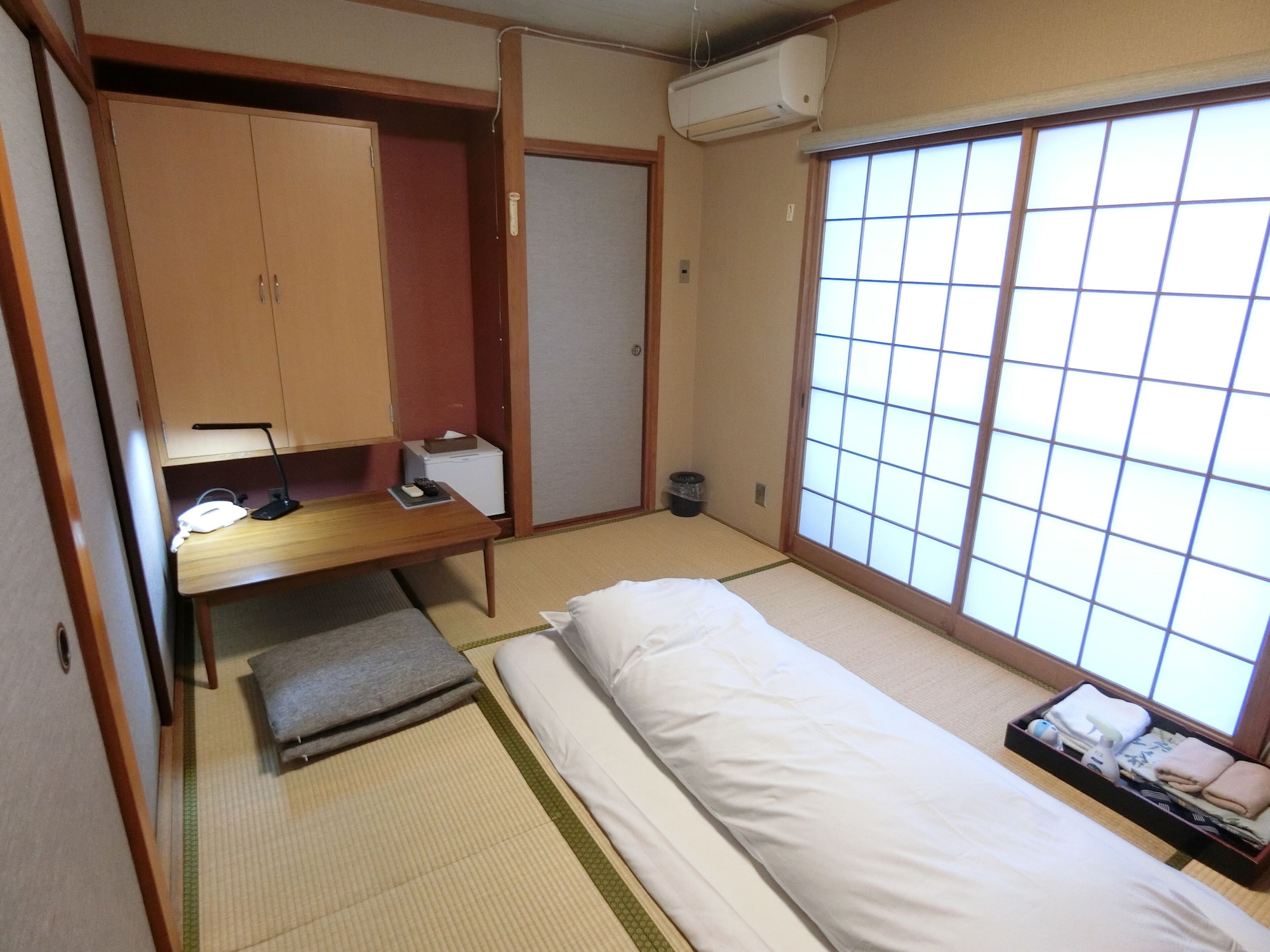 JAPANESE, TYPE C, NO CLEANING SERVICES, NO BATHROOM