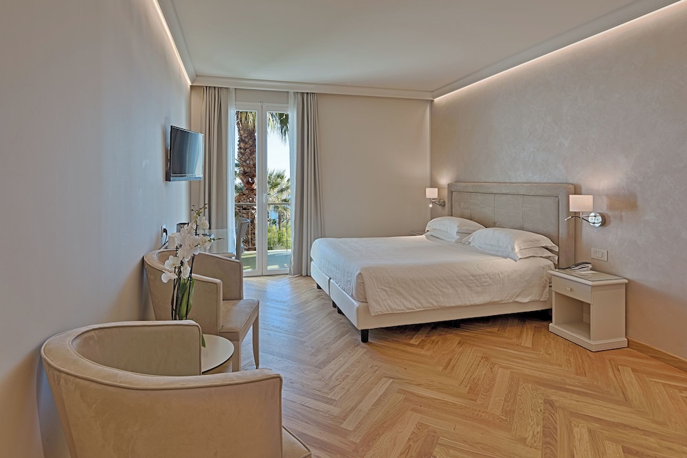 Hotel Paradiso 24/78