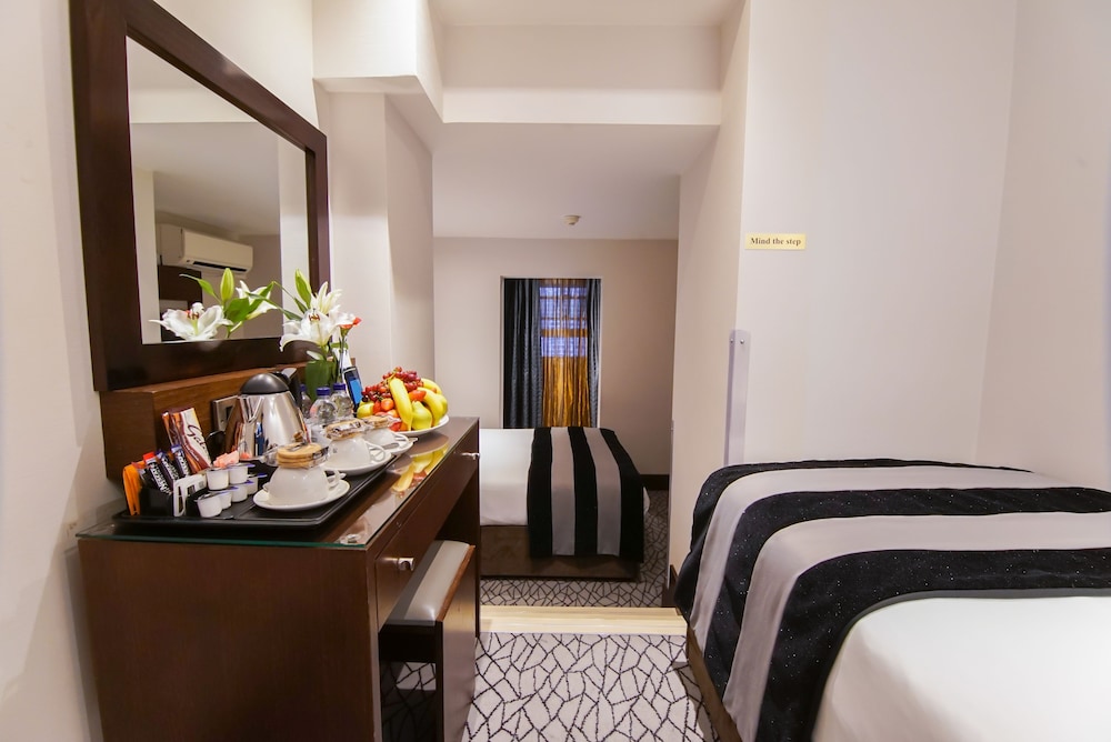 Hyde Park International Hotel 32/65