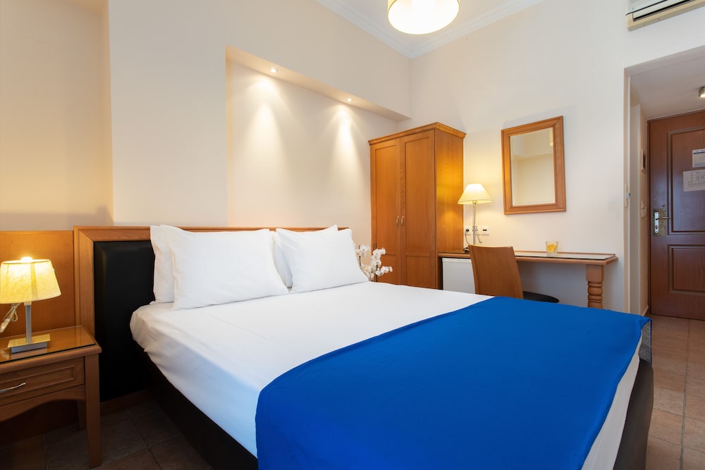PANTHEON HOTEL 10/50