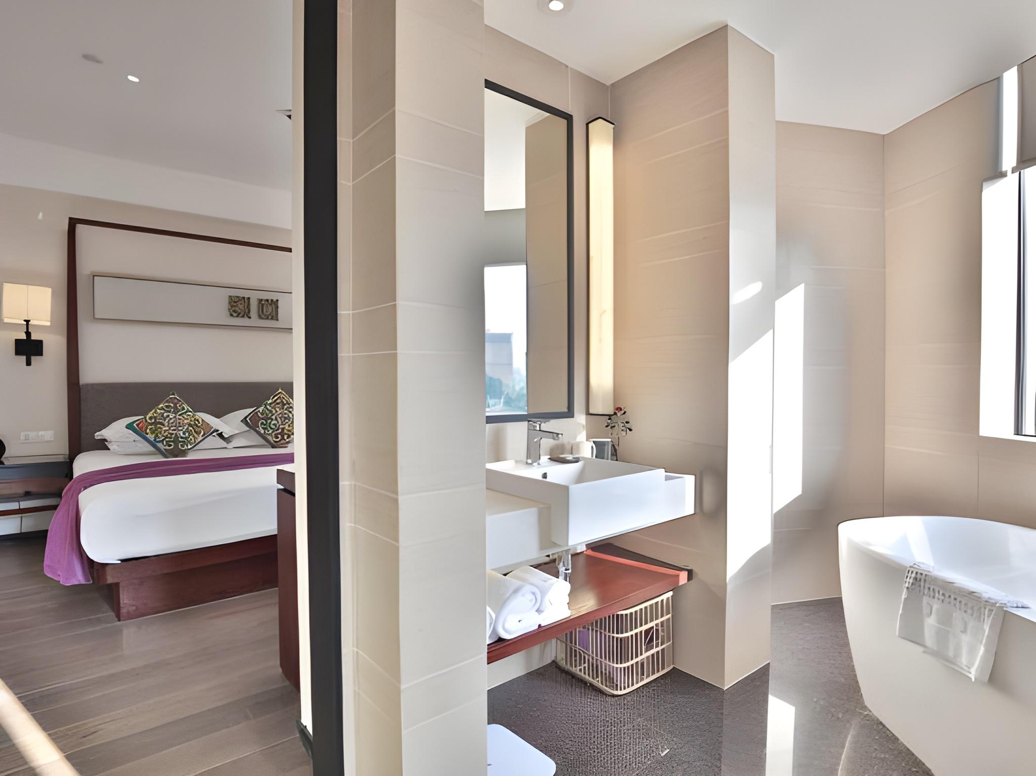 Four Seasons, City, Double Bed