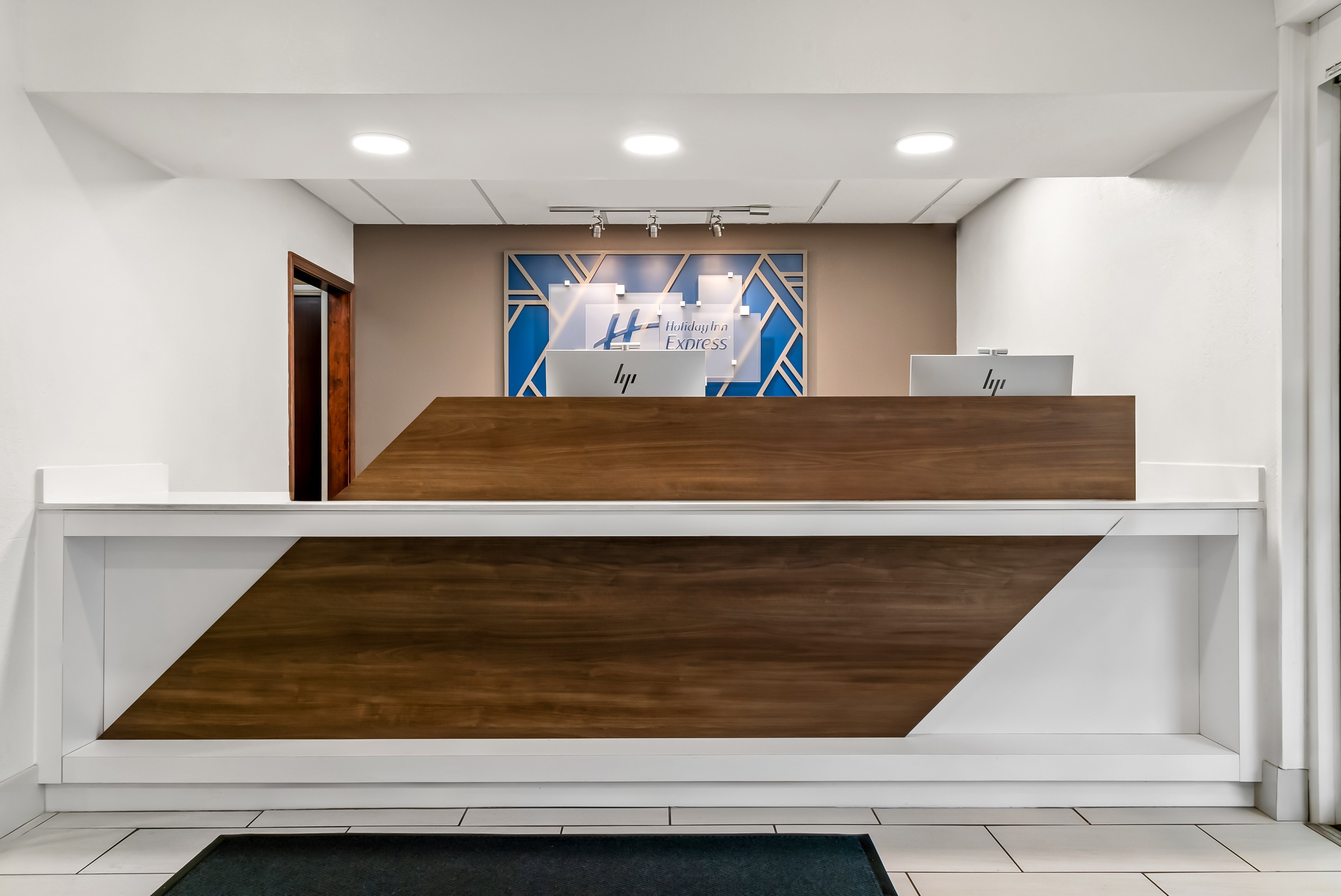 Holiday Inn Express Lapeer 7/71
