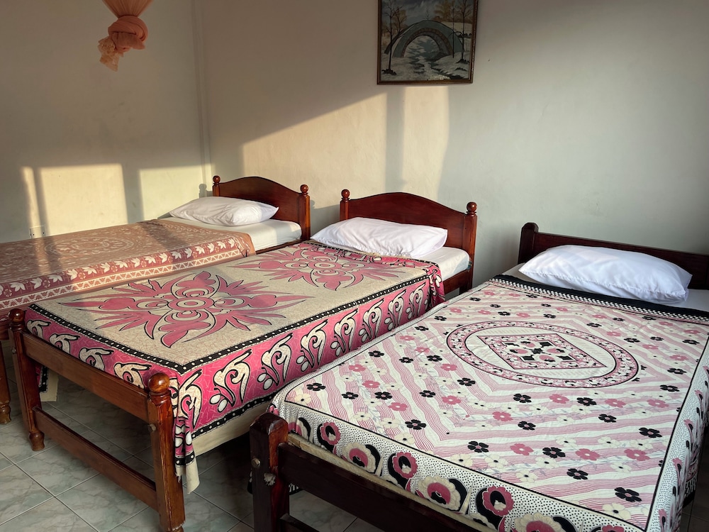 ROOM, TRIPLE, 3 BEDS