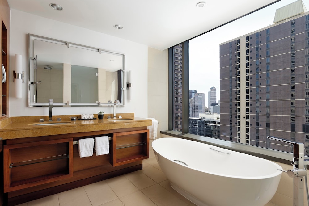 Four Seasons Hotel Denver 50/50