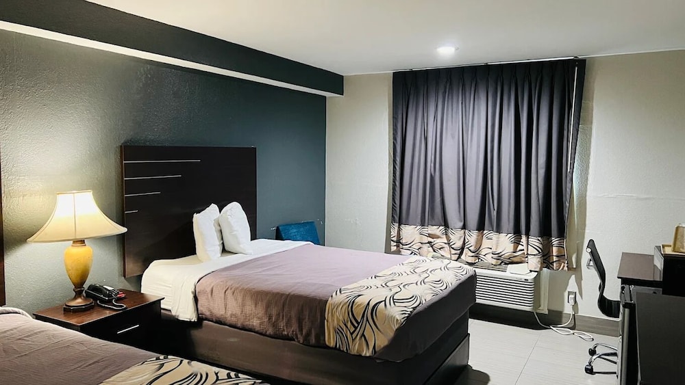 Regency Inn & Suites Houston East I 10 27/52
