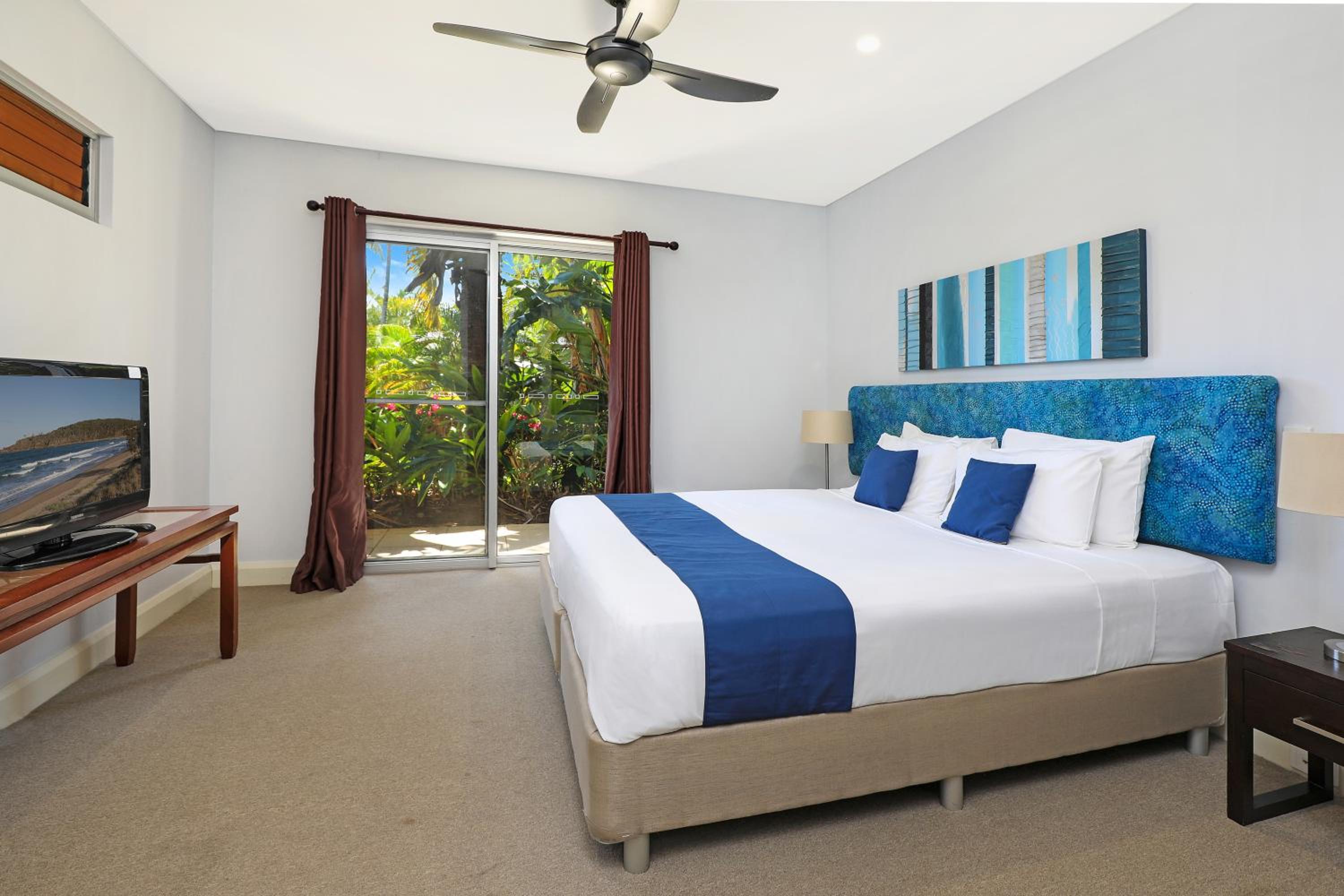1 Bedroom, Beach House, Apartment, King Bed, with Pool