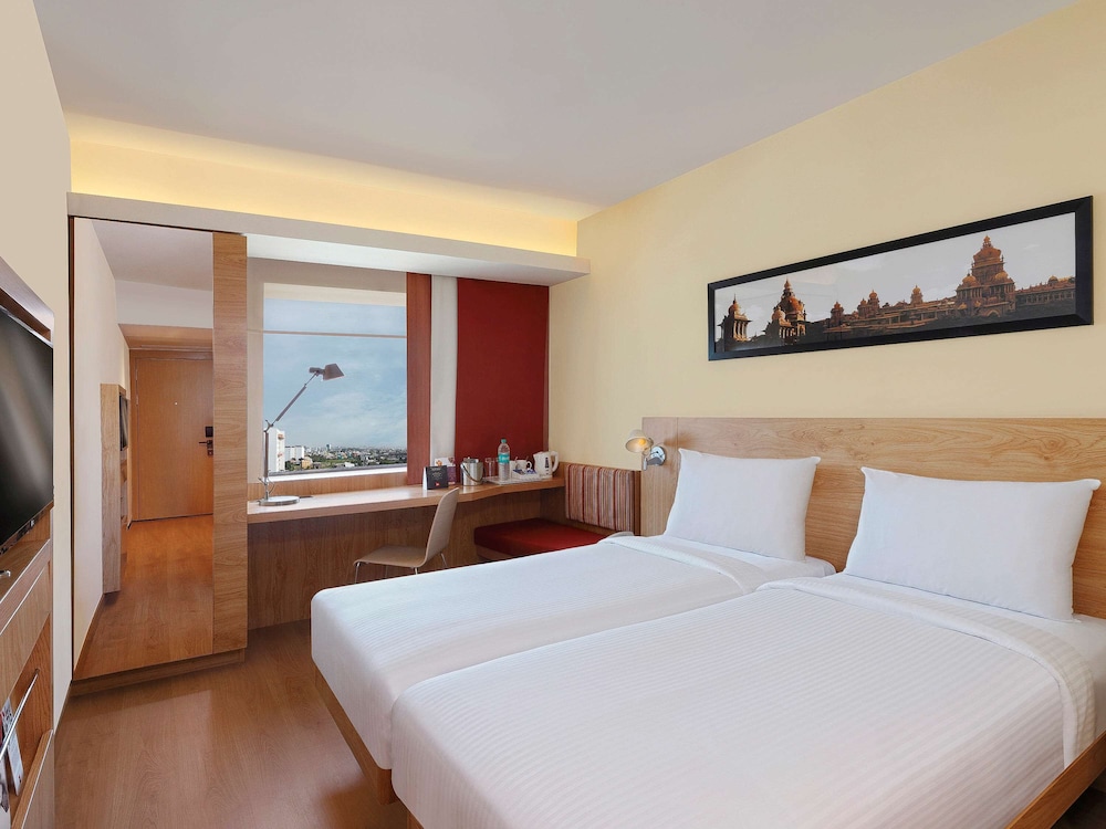 DELUXE, QUEEN BED