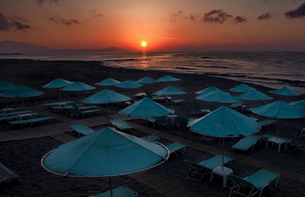 Jo-An Beach Hotel 86/93