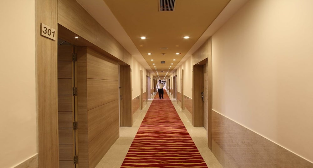 Nidhivan Sarovar Portico Vrindavan 22/58