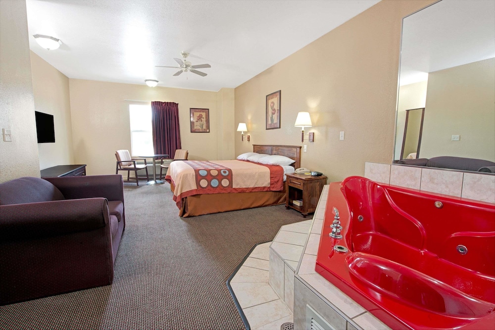 Super 8 By Wyndham St. Louis Airport 13/17