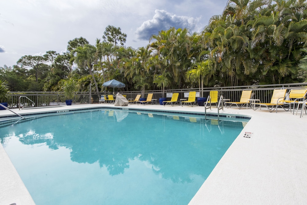 Fairfield Inn Suites By Marriott Ft Myers Cape Coral 24/50