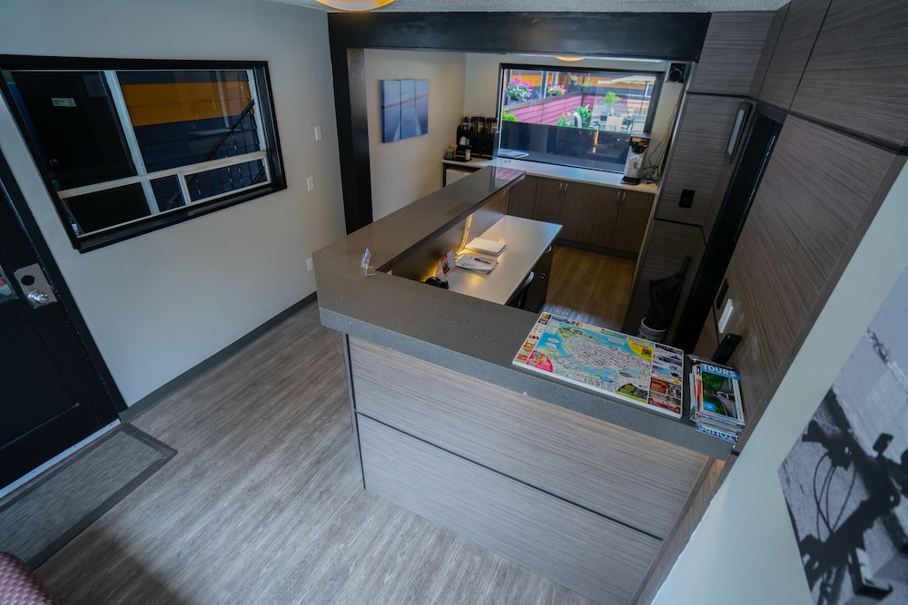 The New 401 Inn 8/50