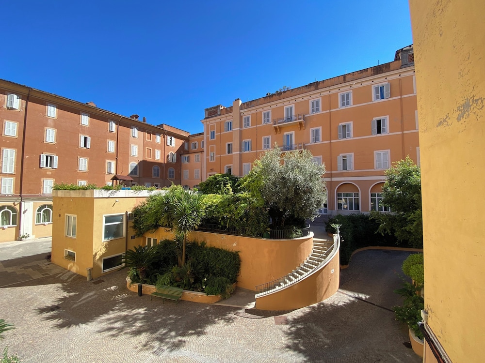 Basilica Hotel 45/50