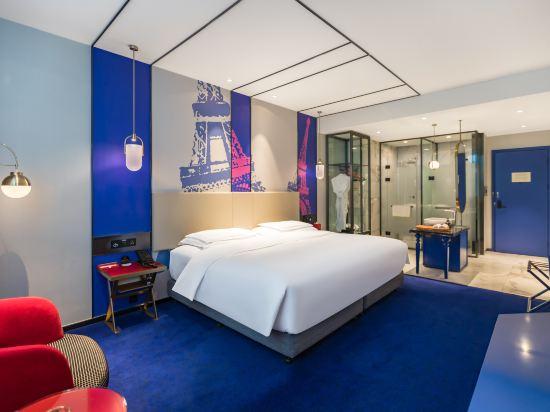 Deluxe, King Bed