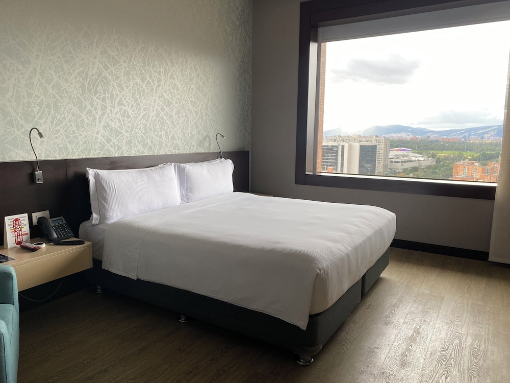 ROOM, KING BED