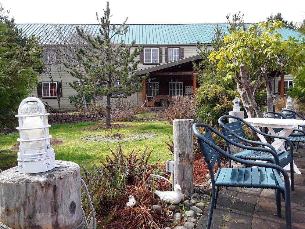 Anchor Inn Resort 46/50