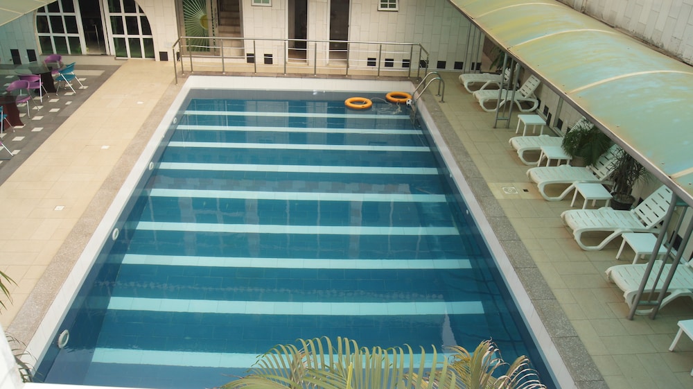 Royalview Hotel And Suites 5/62