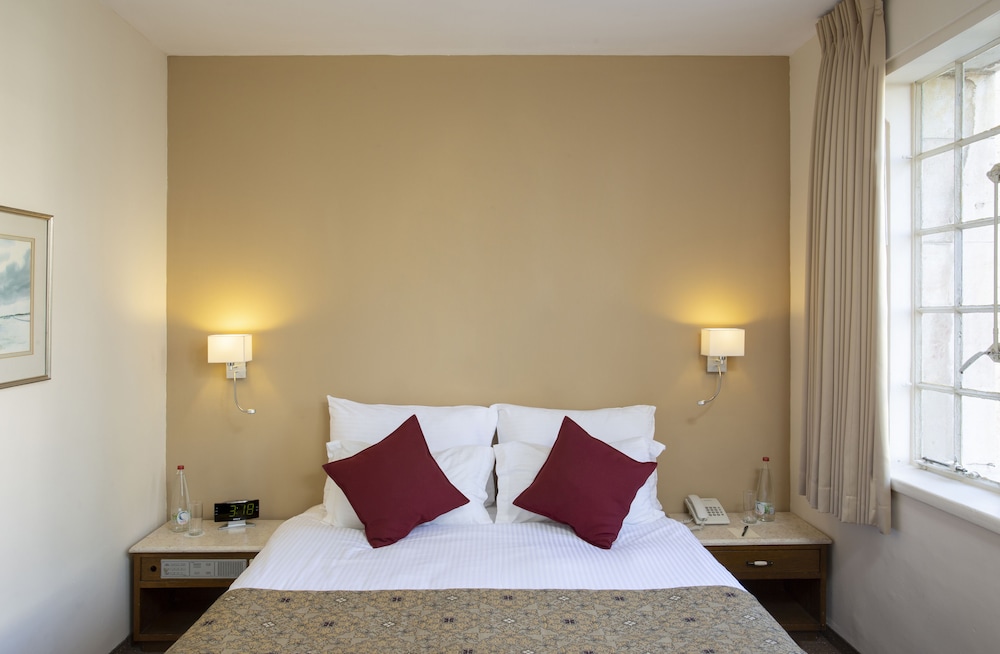 ROOM, DOUBLE BED