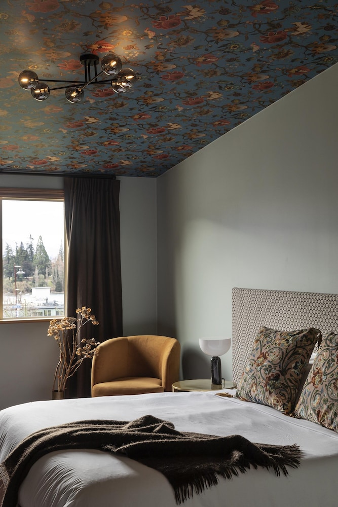 Dairy Private Luxury Hotel 30/81