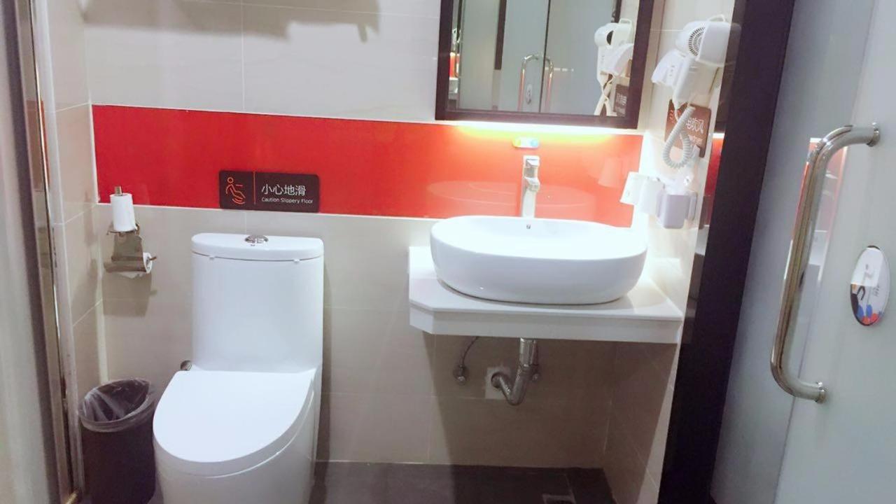 7 Days Premium (Shenzhen Songgang Yanchuan) 37/41
