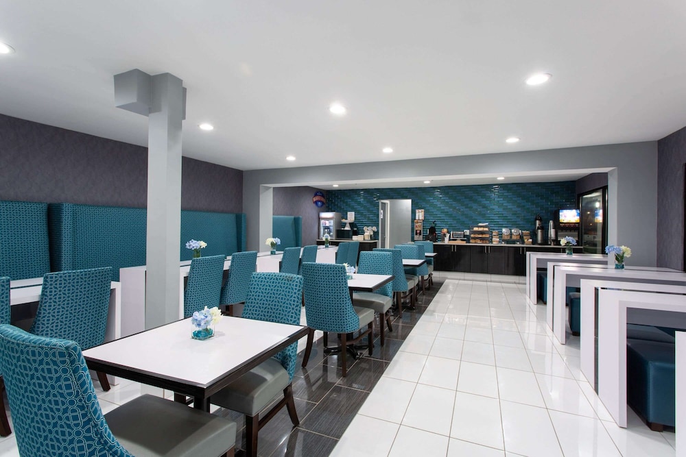 Clarion Pointe Charlotte 43/57