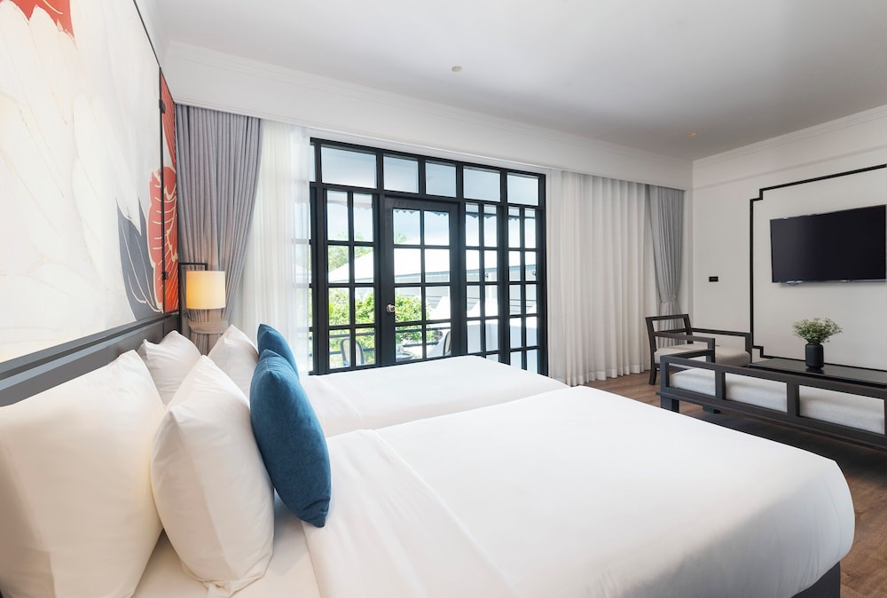 Indochina Hotel 8/50