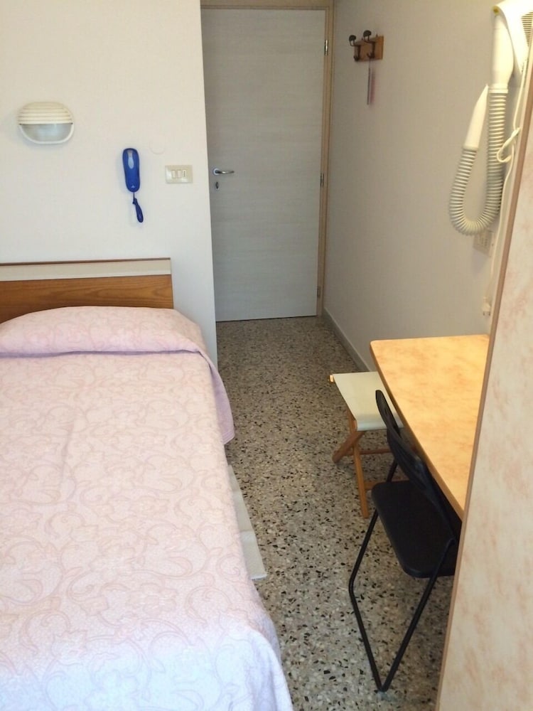 Hotel Eliseo 34/50