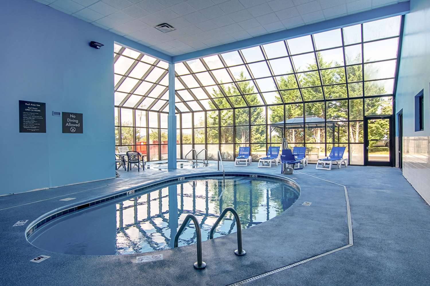 swimming pool spa