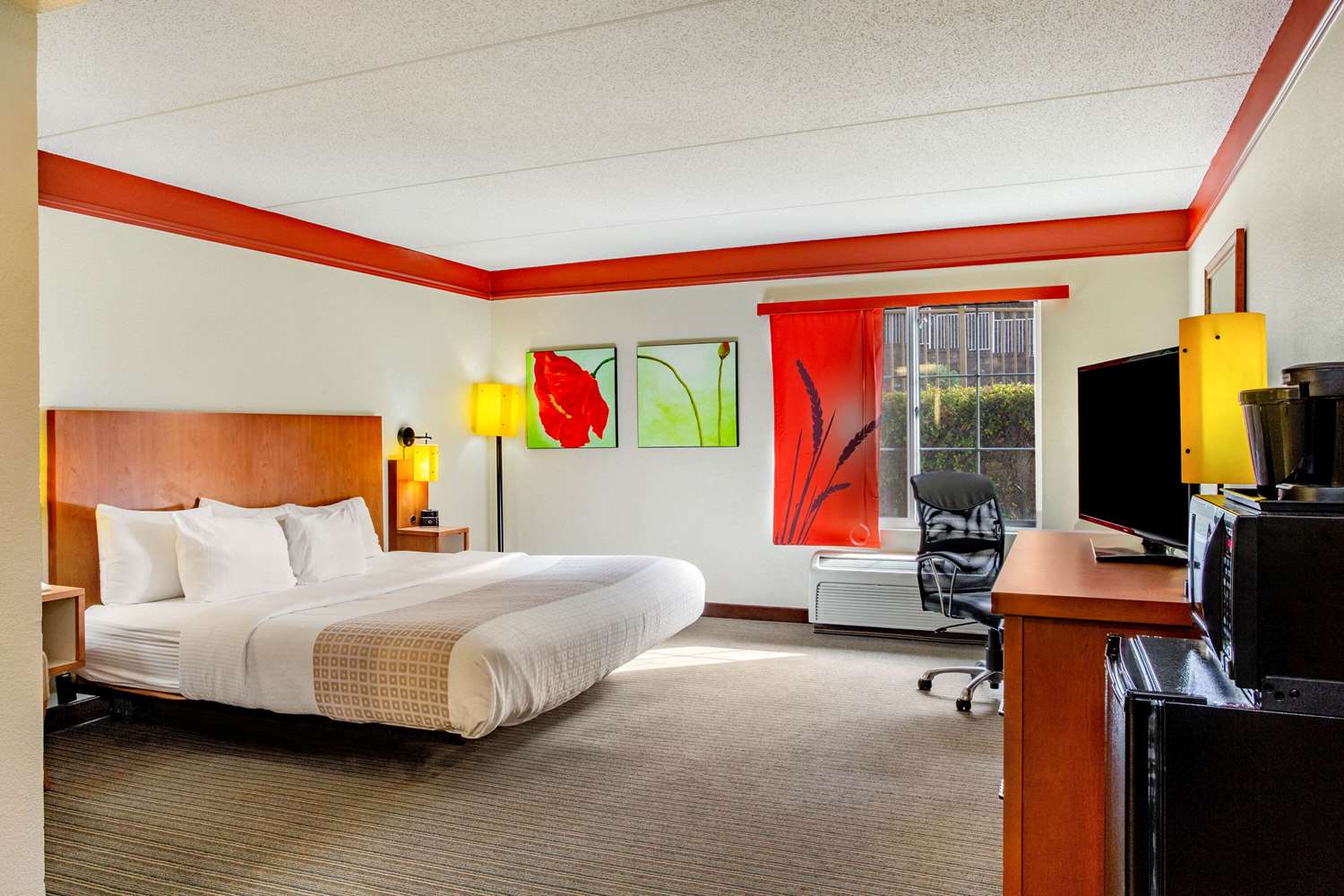 La Quinta Inn Suites Raleigh Crabtree 26/49