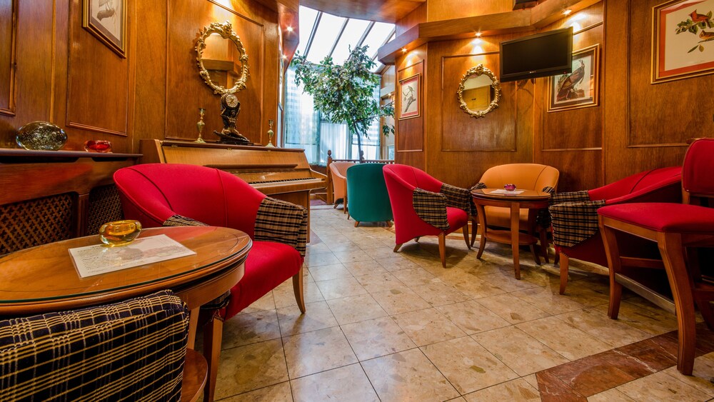 LA PLACE HOTEL 63/77