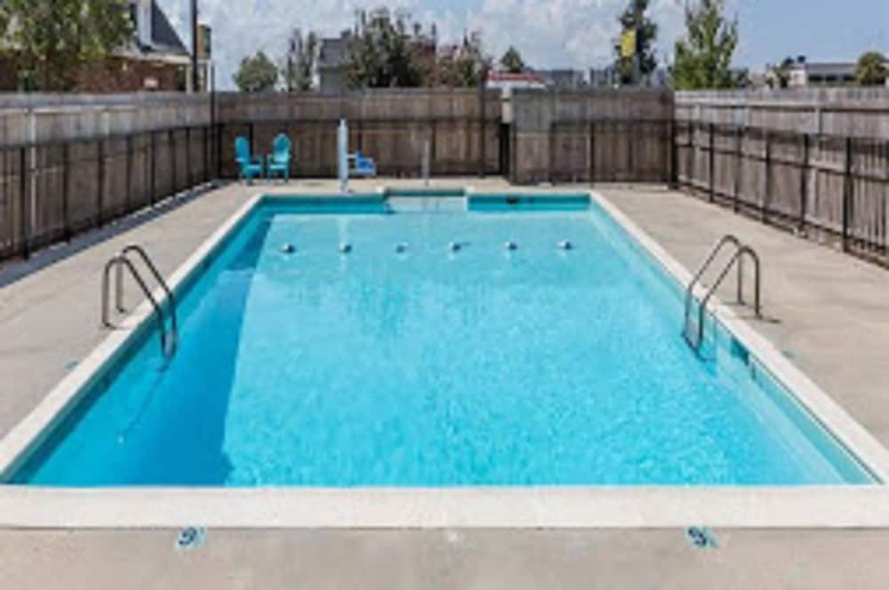 Country Inn & Suites By Radisson, New Orleans I-10 East, LA 3/35