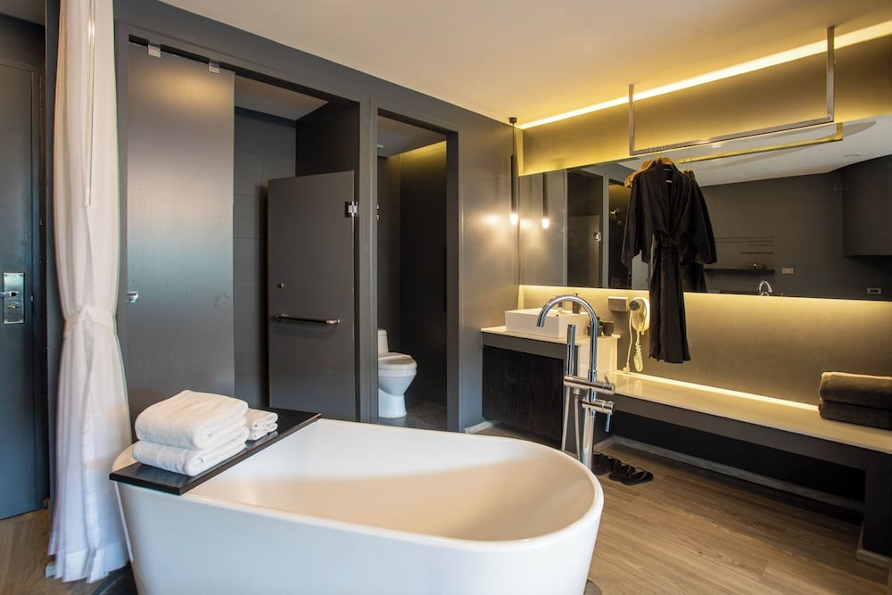 Deluxe Bathtub Seaview