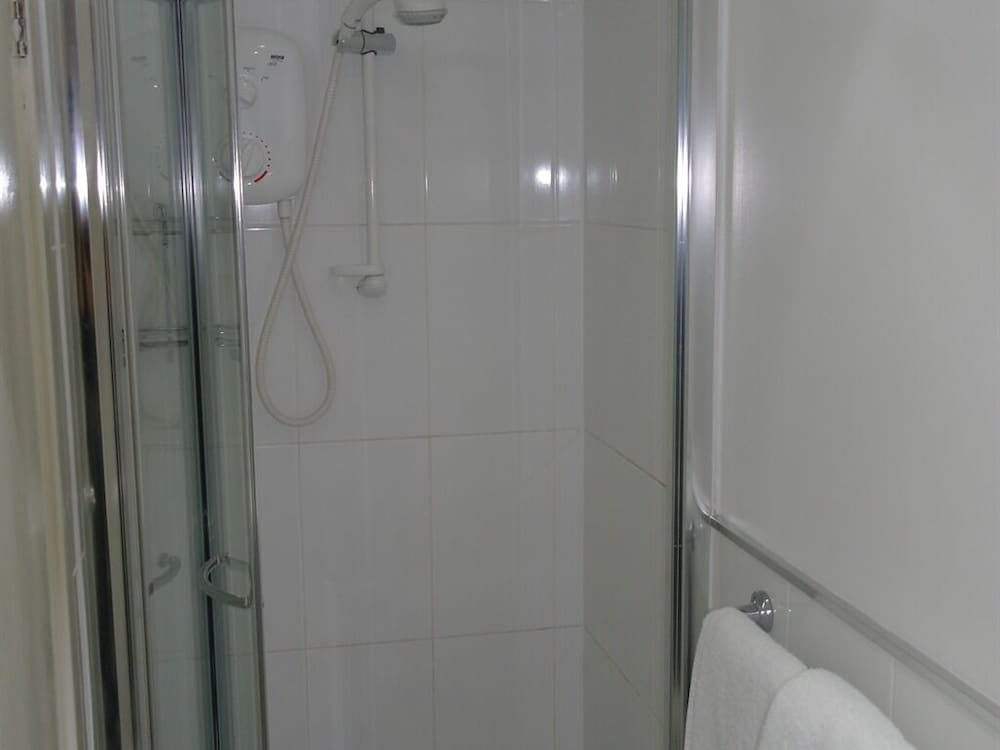 Gleniffer Hotel 15/24