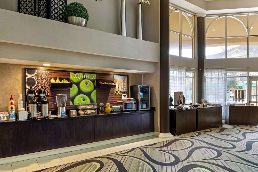 La Quinta Inn Suites Macon 11/45