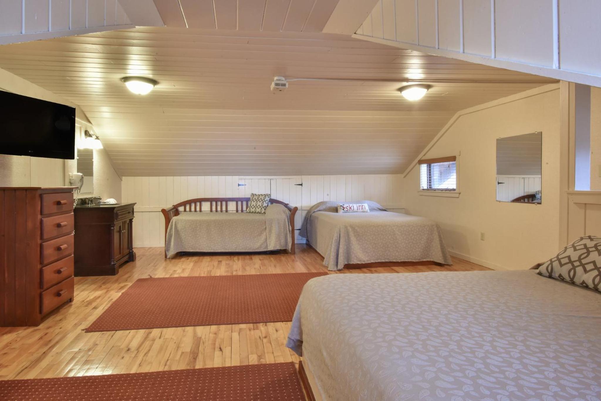 6 Bedrooms, House