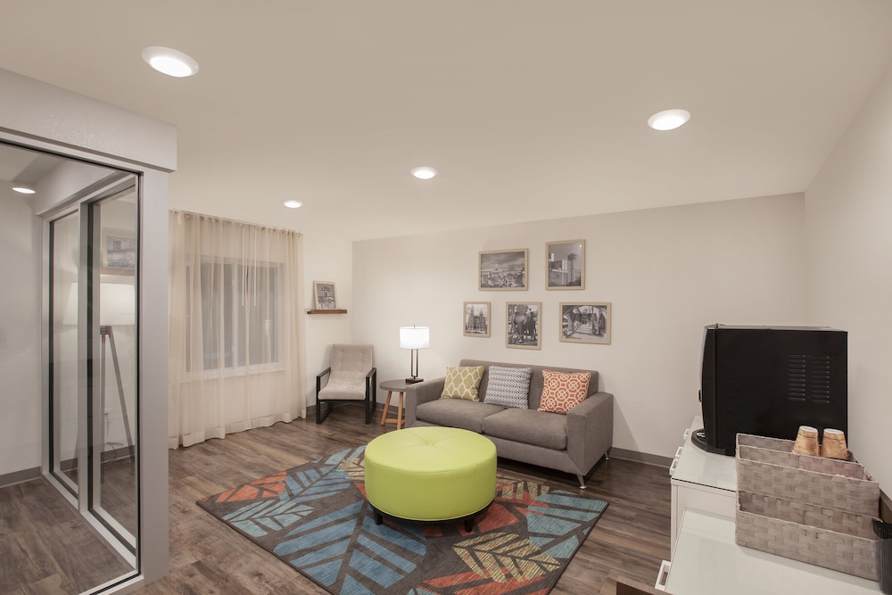 WoodSpring Suites San Antonio Stone Oak 31/42