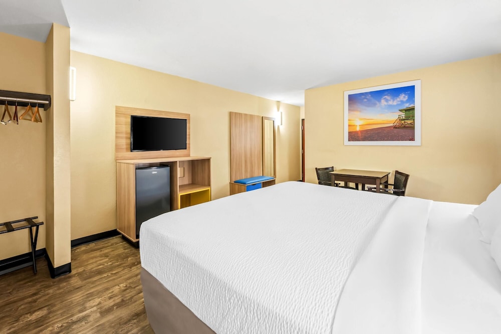 Room, King Bed