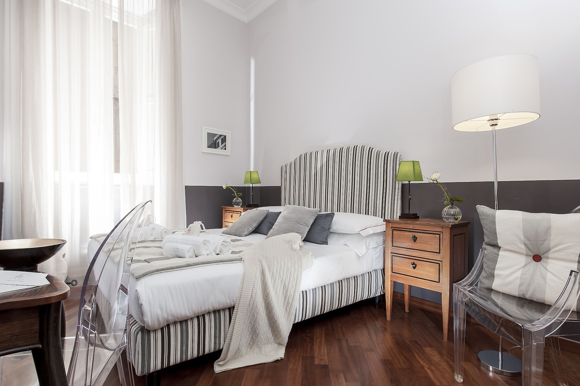 ROOM, DOUBLE BED