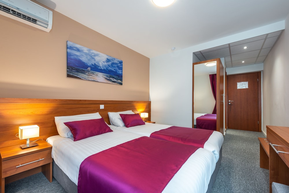 ROOM, DOUBLE OR TWIN BED, ANNEX