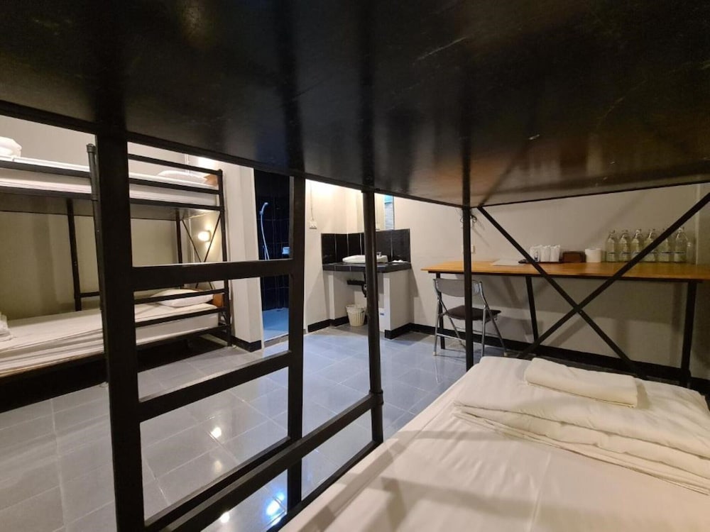 The 8 Factory Hostel Phitsanulok 37/69