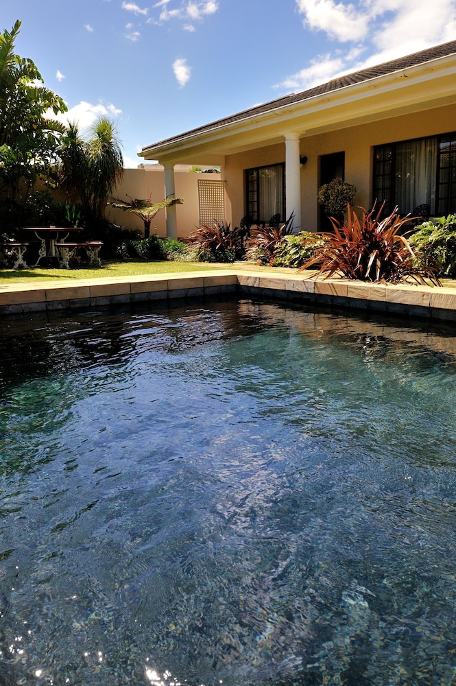 Beachwalk Bed And Breakfast 28/35